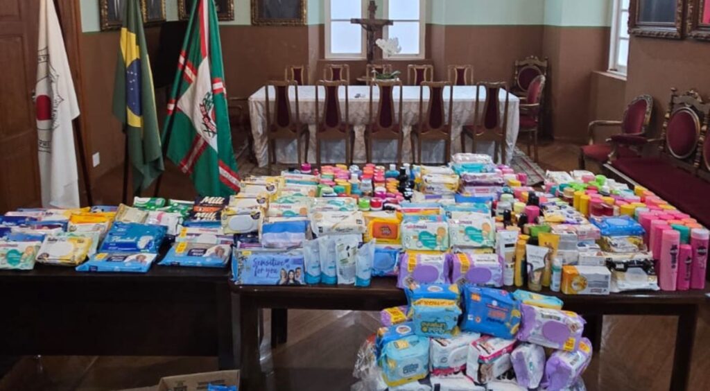 FAE beneficia Santa Casa de Curitiba com doação de quase 25 mil itens de higiene pessoal