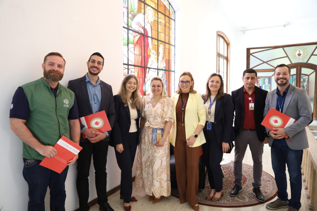 Santa Casa Curitiba recebe integrantes da Educação Adventista e ADRA em manhã de reconhecimentos