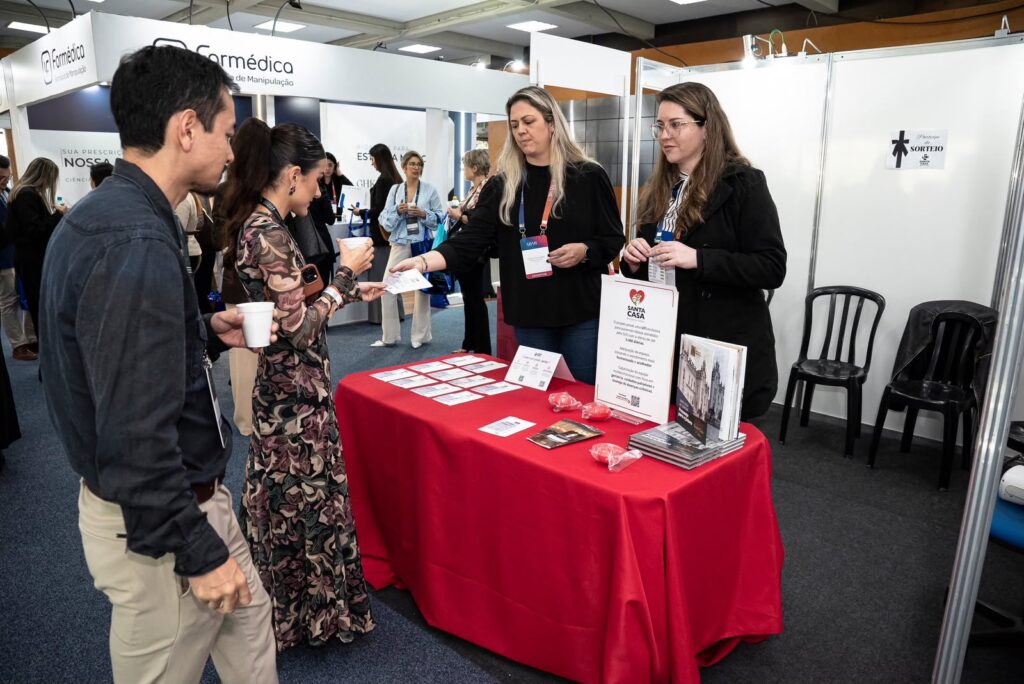Santa Casa de Curitiba leva projetos e programas para convenção de Medicina Estética